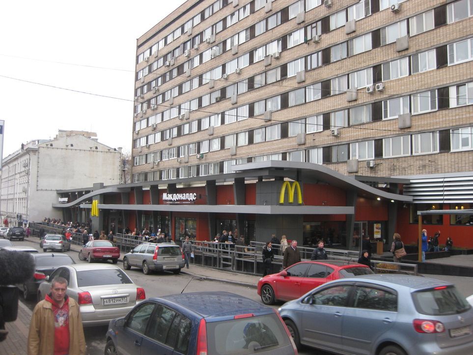 Europas größtes Burger-Restaurant liegt mitten in Moskau. - Bildquelle: kabel eins