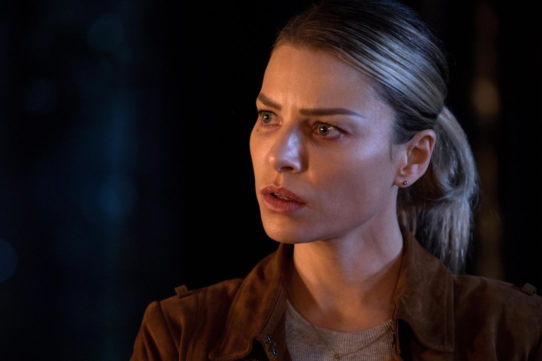 Während Chloe (Lauren German) sich Gedanken über die Beziehung zwischen Lucifer und Ella macht, muss Lucifer das Chaos beseitigen, das seine Mutter... - Bildquelle: 2016 Warner Brothers