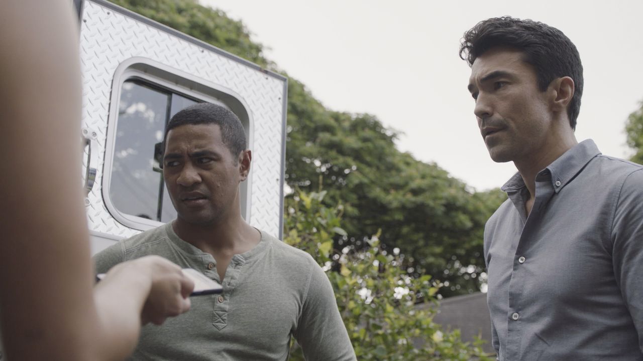 Junior Reigns (Beulah Koale, l.); Adam Noshimuri (Ian Anthony Dale, r.) - Bildquelle: 2019 CBS Broadcasting, Inc. All Rights Reserved