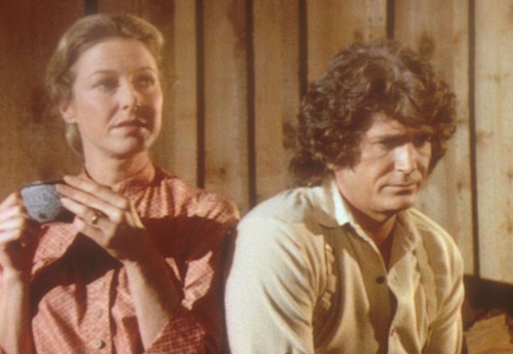 Charles (Michael Landon, r.) und Caroline (Karen Grassle, l.) machen sich große Sorgen um die Zukunft der Blindenschule, in der ihre Tochter Mary a... - Bildquelle: Worldvision