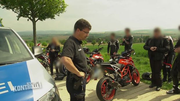 Achtung Kontrolle - Achtung Kontrolle! - Thema U.a.: Rennstrecke Am Berg - Motorradkontrolle Hildesheim