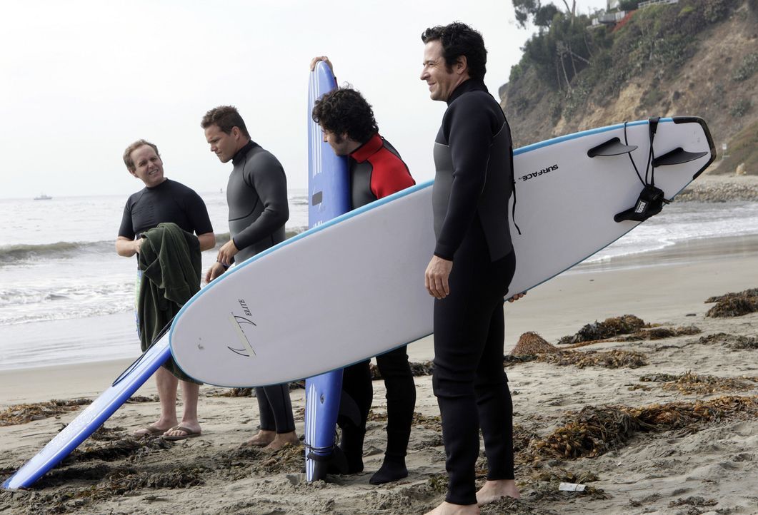 Dons alter Freund Nathan, ein ehemaliger Profi-Surfer, wird auf seinem Surfbrett treibend tot aufgefunden. Was wie ein Unfall aussieht, stellt sich... - Bildquelle: Paramount Network Television