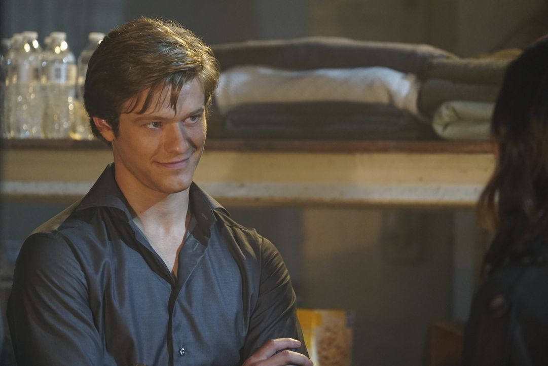 Totgeglaubte leben länger: Nachdem MacGyver (Lucas Till) glaubt, seine gute Freundin Frankie bei einem Unfall verloren zu haben, stellt er fest, das... - Bildquelle: Guy D'Alema 2017 CBS Broadcasting, Inc. All Rights Reserved. / Guy D'Alema