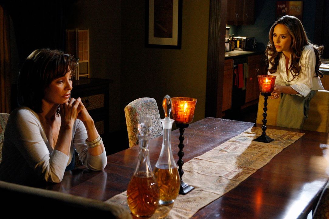 Von ihrer Mutter Beth (Anne Archer, l.) erfährt Melinda (Jennifer Love Hewitt, r.), dass nicht Tom Gordon ihr Vater ist, sondern ein anderer Mann ... - Bildquelle: ABC Studios