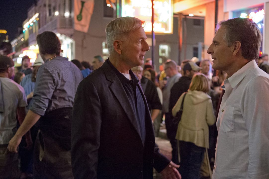 Schatten der Vergangenheit: Gibbs (Mark Harmon, l.) und Pride (Scott Bakula, r.) müssen erkennen, dass vieles in der Zeit, als sie zusammengearbeite... - Bildquelle: CBS Television