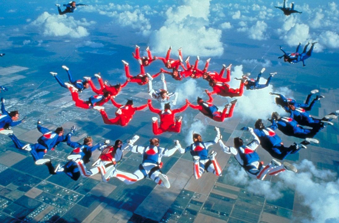 Der magische Reiz des Fallschirmspringens ... - Bildquelle: Paramount Pictures