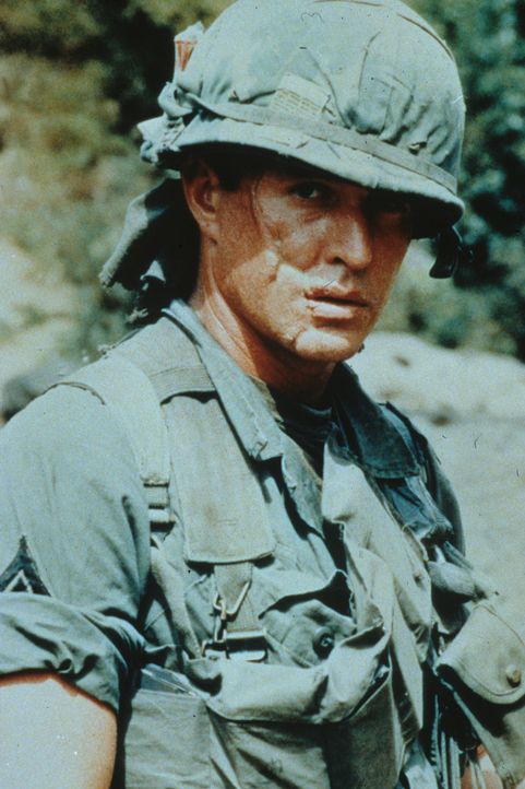 Sergeant Barnes (Tom Berenger) ist ein gefühlloser Killer in einem unbarmherzigen Krieg ... - Bildquelle: Orion Pictures Corporation