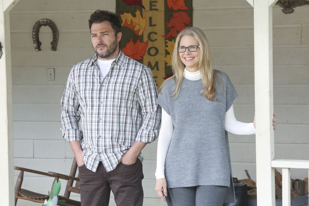 Machen sich nach all dem was geschehen ist, Sorgen um Ellie Bishop: ihre Mutter Barbara (Lindsay Wagner, r.) und ihr Bruder George (Ryan Doom, l.) ... - Bildquelle: Patrick McElhenney CBS Television / Patrick McElhenney