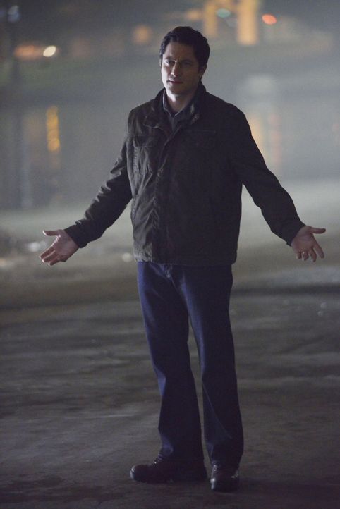 Steckt doch Sicherheitsmann Frank (David Conrad) hinter dem Anschlag? - Bildquelle: David Moir ABC Studios