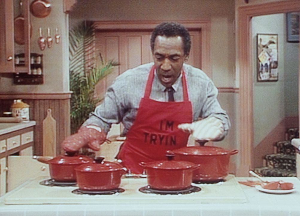 David, der neue Freund von Denise, ist zum Abendessen bei den Huxtables eingeladen, und Cliff (Bill Cosby) kocht ein Festmahl. - Bildquelle: Viacom