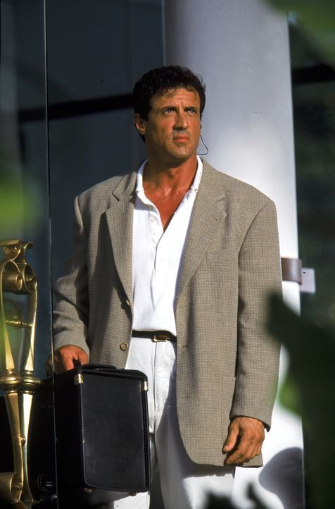 Robert Rath (Sylvester Stallone) ist nicht nur irgendein Profikiller, er ist der beste seiner Zunft. Dennoch hat er das kalte und einsame Business s... - Bildquelle: Warner Bros. Television