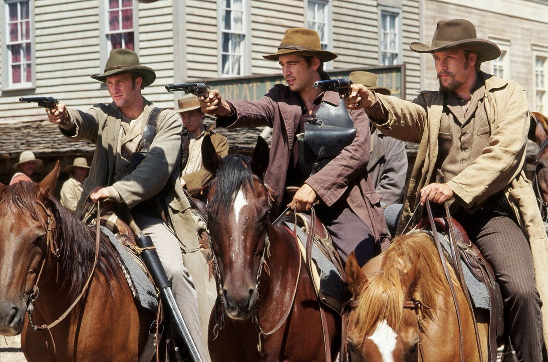 Ende des amerikanischen Bürgerkrieges: Jesse James (Colin Farrell, M.), sein Bruder Frank (Gabriel Macht, r.) und Cole (Scott Caan, l.) haben den K... - Bildquelle: Warner Bros.