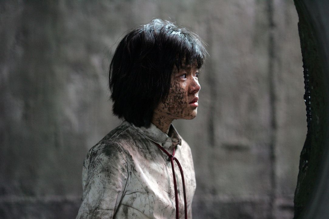 Tapfere Heldin: Die kleine Hyun-seo (Ah-sung Ko) wurde von dem Monster aus dem Han-Fluss entführt und in die Kanalisation verschleppt. Nun versucht... - Bildquelle: MFA