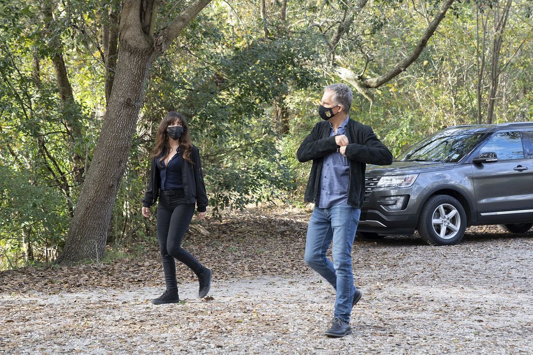 Tammy Gregorio (Vanessa Ferlito, l.); Dwayne Pride (Scott Bakula, r.) - Bildquelle: Sam Lothridge 2020 CBS Broadcasting, Inc. All Rights Reserved. / Sam Lothridge