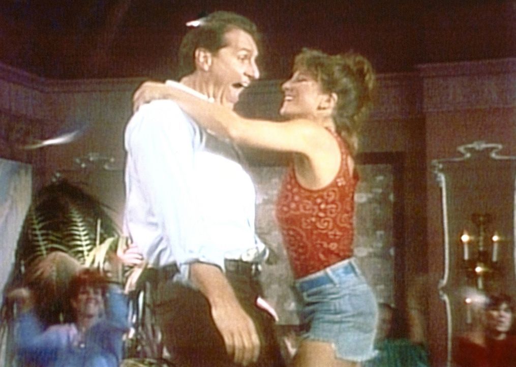 Al (Ed O'Neill, l.) träumt davon, der umschwärmte Tänzer einer Männerstripbar zu sein. - Bildquelle: Columbia Pictures