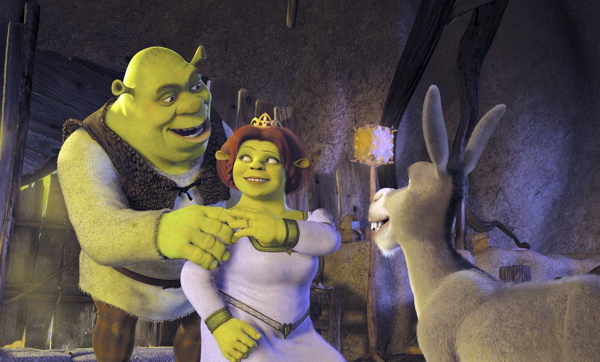 Als nach den Flitterwochen Fionas Eltern zum Vorstellungstermin bitten, machen sich Fiona, M. und Shrek, l. auf ins Königreich "Weit Weit Weg" - nat... - Bildquelle: DreamWorks SKG