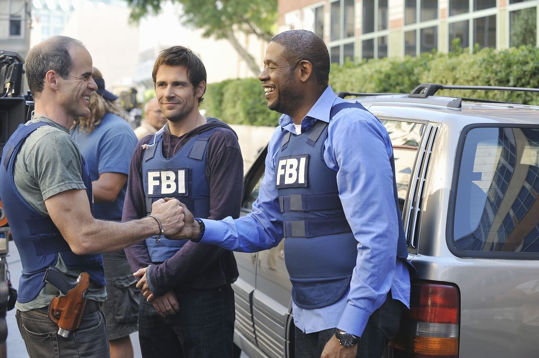 Haben es wieder einmal geschafft, und einen Fall erfolgreich gelöst: Mick (Matt Ryan, M.), Sam (Forest Whitaker, r.) und John (Michael Kelly, l.) ... - Bildquelle: ABC Studios