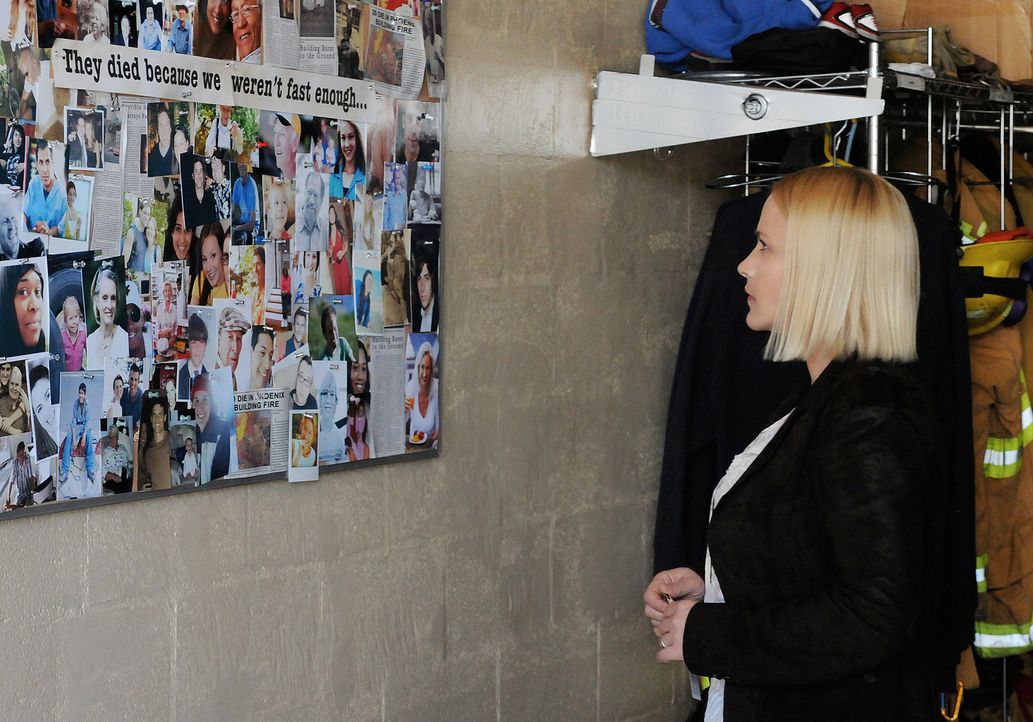 Während Devalo in Phoenix einen Drogenboss ins Gefängnis bringen will, macht sich Allison (Patrica Arquette) auf die Suche nach Hinweisen, um einem... - Bildquelle: Michael Yarish 2010 CBS BROADCASTING INC. All Rights Reserved.