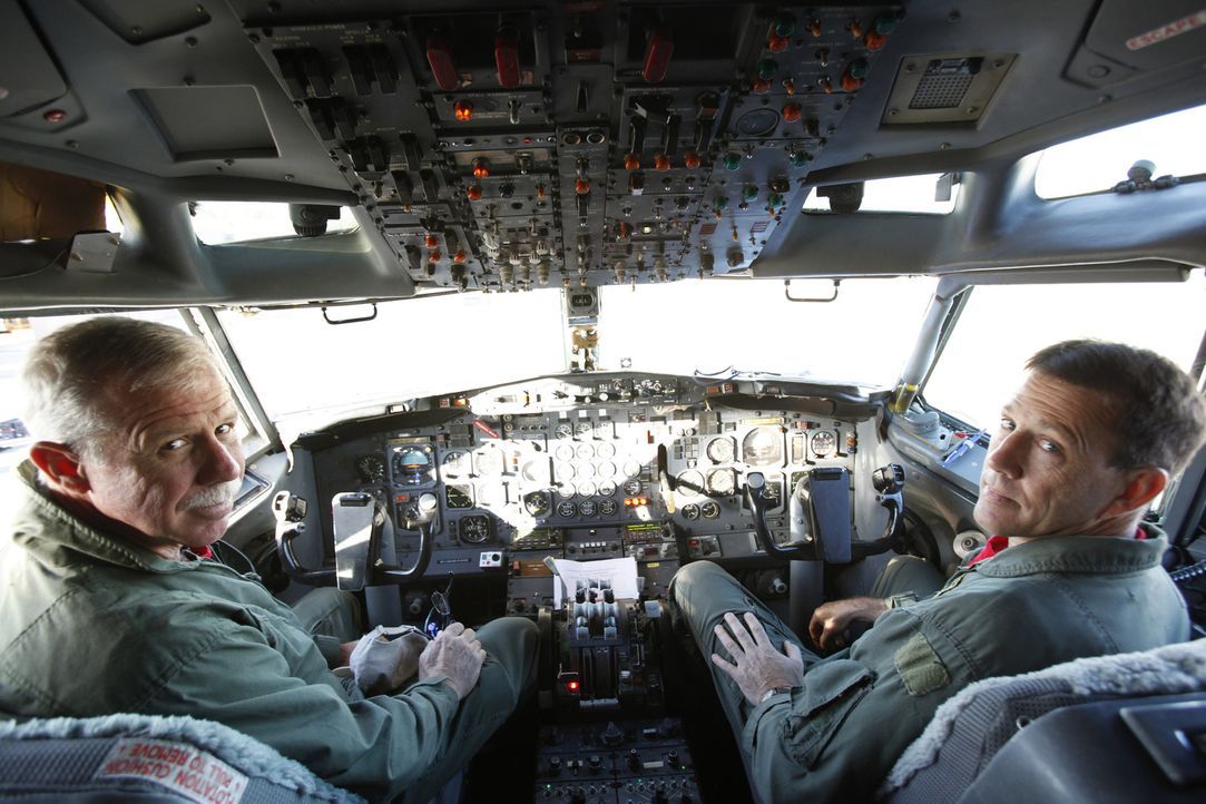 Was genau passiert bei einem Flugzeugabsturz? In einer Wüste soll eine Boeing 727 mit Crash Test Dummies, Kameras und Messgeräten an Bord kontroll... - Bildquelle: Vance Jacobs 2012