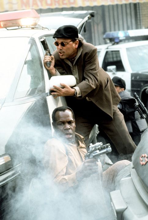 Immer im Einsatz: Die L. A.-Cops Harrigan (Danny Glover, l.) und Danny (Ruben Blades, r.) liefern sich ein heißes Feuergefecht mit hemmungslosen Dro... - Bildquelle: 1990 Twentieth Century Fox Film Corporation.