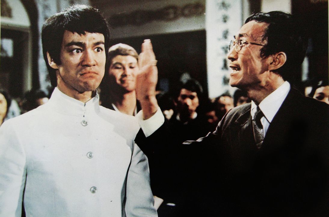 Chen Zhen (Bruce Lee, l.) - Bildquelle: 2019 Universum Film GmbH