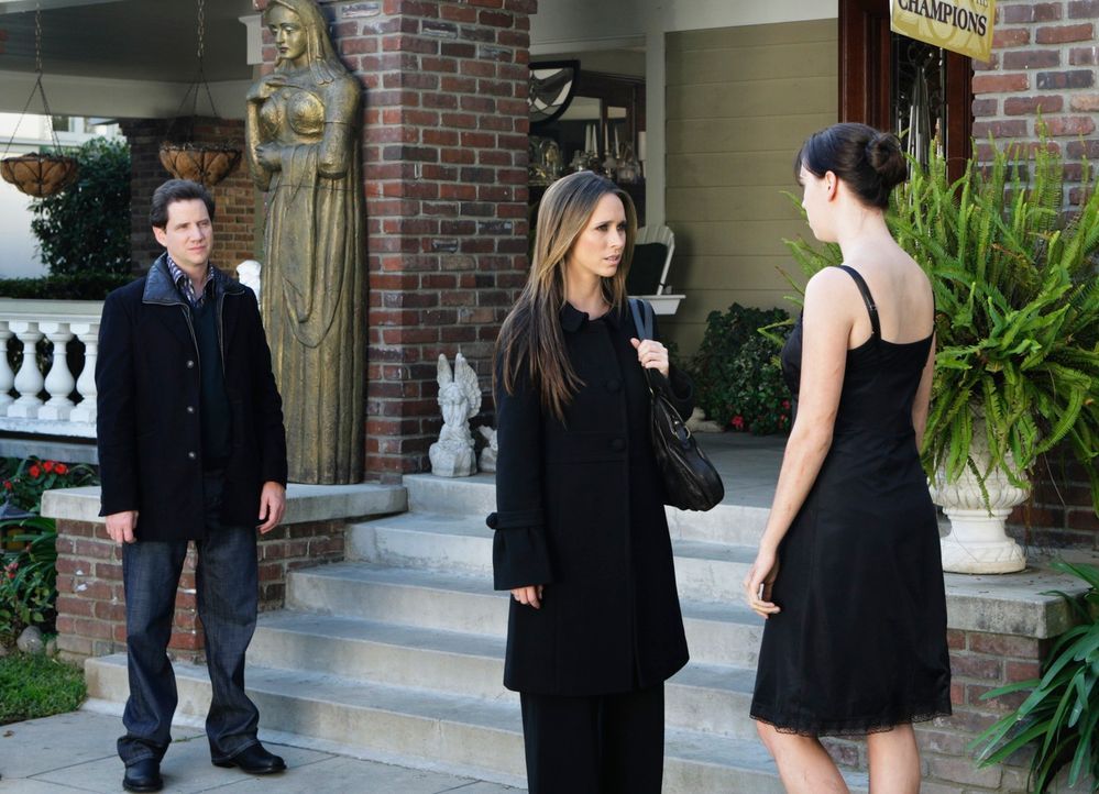Zusammen mit Eli (Jamie Kennedy, l.) findet Melinda (Jennifer Love Hewitt, M.) heraus, dass es sich bei dem Geist um Rebecca (Andrea Bowen, r.) hand... - Bildquelle: ABC Studios