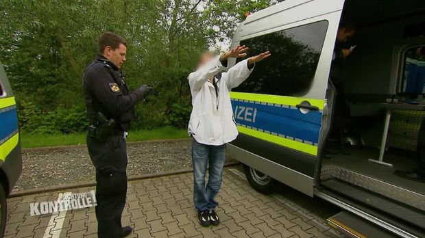 Achtung Kontrolle - Achtung Kontrolle! - Thema U.a: Drogen Razzia - Polizei Bremerhaven