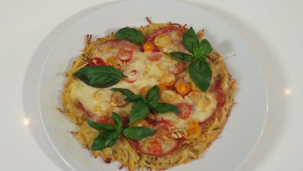 Pizza Tomate Mozzarella Mit Spaghetti Boden