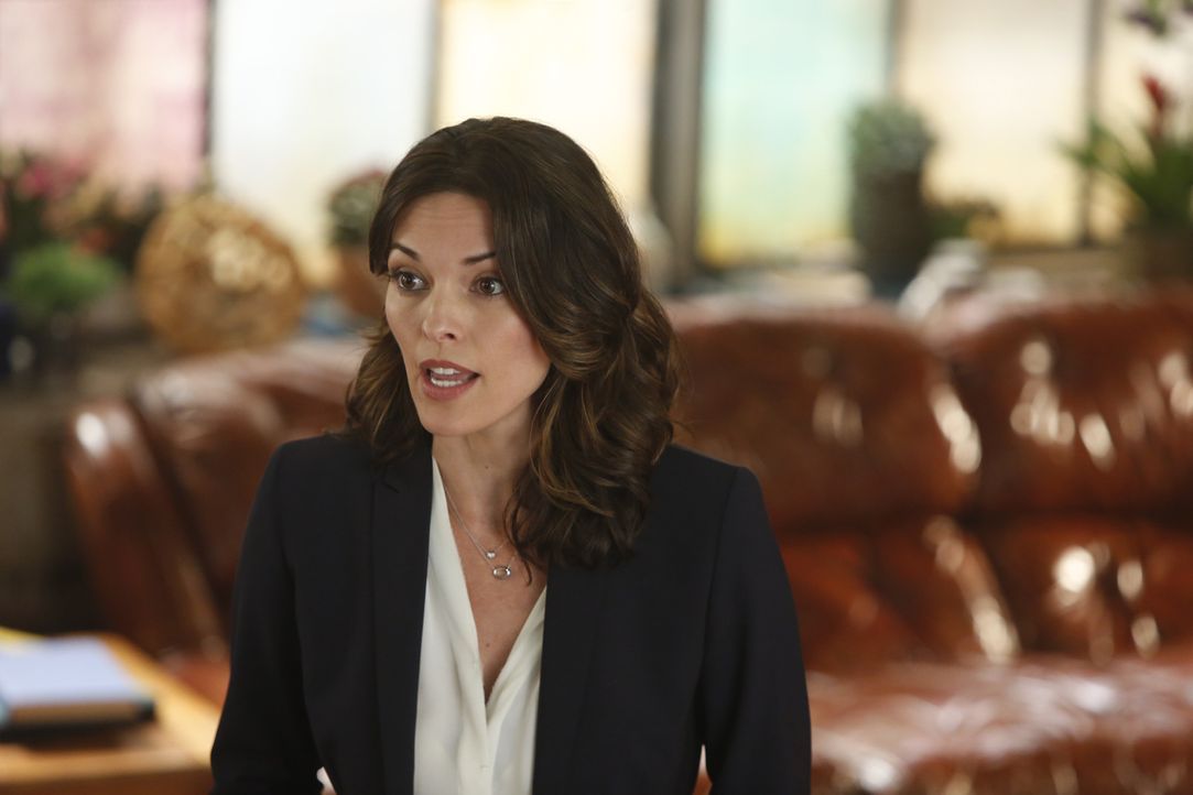 Die neue Direktorin des Verfassungsschutzes Adriana Molina (Alana De La Garza) braucht die Hilfe von Scorpion, um eine Bedrohung aus dem Weltall abz... - Bildquelle: Monty Brinton 2015 CBS Broadcasting, Inc. All Rights Reserved.