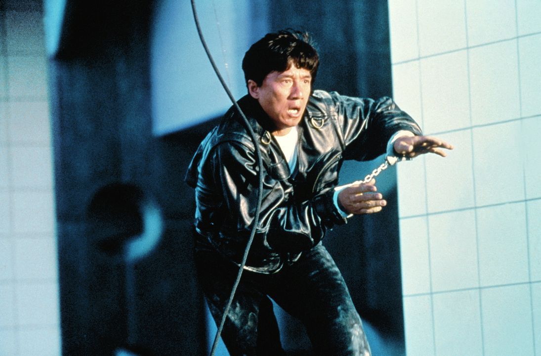 Als einziger Überlebender nach einem Anschlag korrupter CIA-Agenten sucht der Spezialagent Whoami (Jackie Chan ) verzweifelt nach seiner Identität... - Bildquelle: Columbia TriStar Film