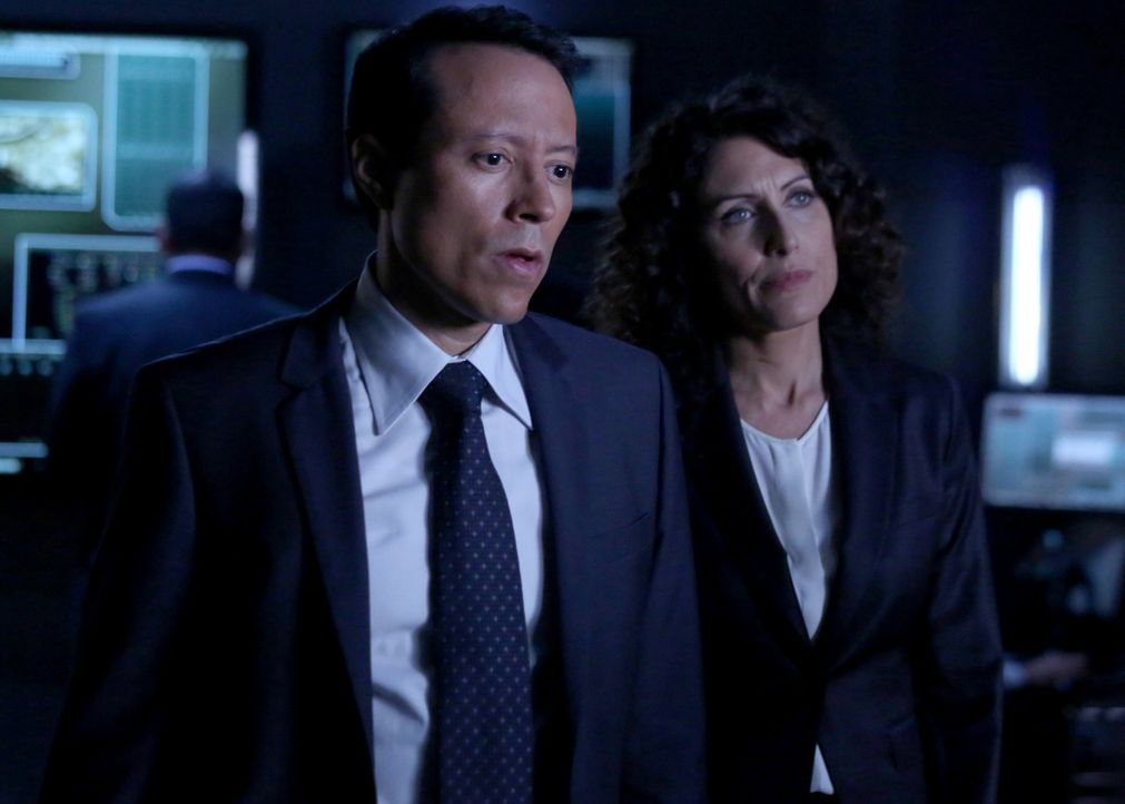 Chief Carl Villante (Yancey Arias, l.) und Agent Rachel McCord (Lisa Edelstein, r.) arbeiten im aktuellen Fall zusammen ... - Bildquelle: ABC Studios