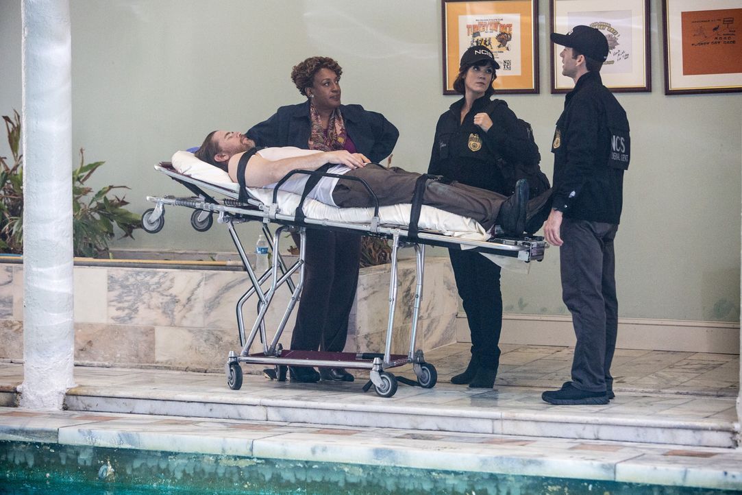 Als ein weiterer Toter gefunden wird, beginnt für Wade (CCH Pounder, l.), LaSalle (Lucas Black, r.) und Brody (Zoe McLellan, M.) ein Wettlauf mit de... - Bildquelle: Skip Bolen 2015 CBS Broadcasting, Inc. All Rights Reserved / Skip Bolen