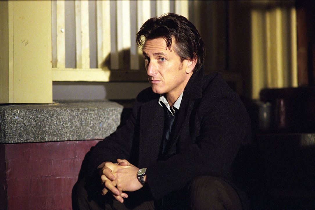 Während Jimmy (Sean Penn) dem Mörder seiner Tochter blutige Rache schwört, gerät sein Kindheitsfreund Dave ins Visier der Polizei. Dieser schein... - Bildquelle: Warner Bros. Pictures