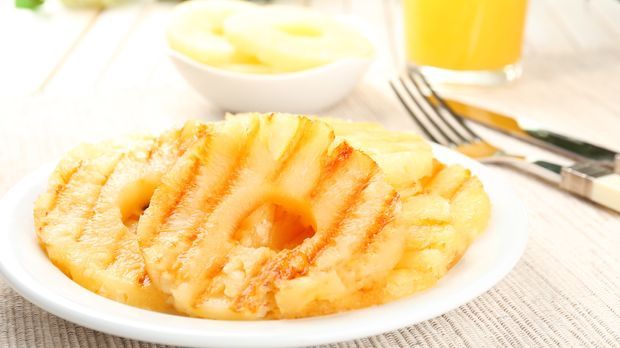 Ananas grillen - Rezept für ein fruchtiges Dessert