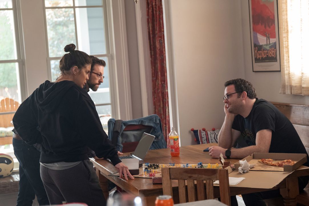 (v.l.n.r.) FBI Special Agent Tammy Gregorio (Vanessa Ferlito); Sebastian Lund (Rob Kerkovich); Oliver Crane (Mark Gessner) - Bildquelle: Sam Lothridge © 2018 CBS Broadcasting, Inc. All Rights Reserved / Sam Lothridge