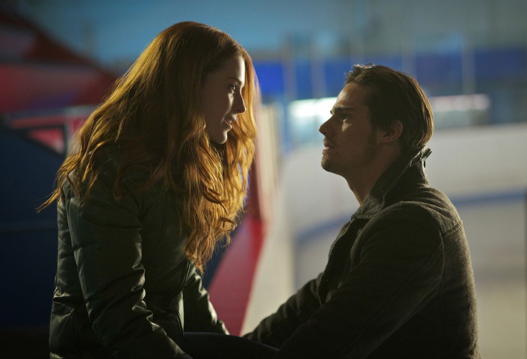 Hat ihre Liebe noch eine Chance? Vincent (Jay Ryan, r.) und Alex (Bridget Regan, l.) - Bildquelle: 2012 The CW Network. All Rights Reserved.