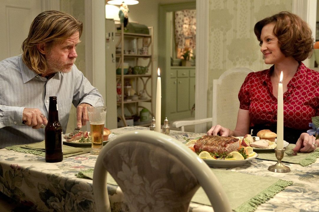 Auch nach dem ungewöhnlichen Sex verstehen sich Frank (William H. Macy, l.) und Sheila (Joan Cusack, r.) ... - Bildquelle: 2010 Warner Brothers