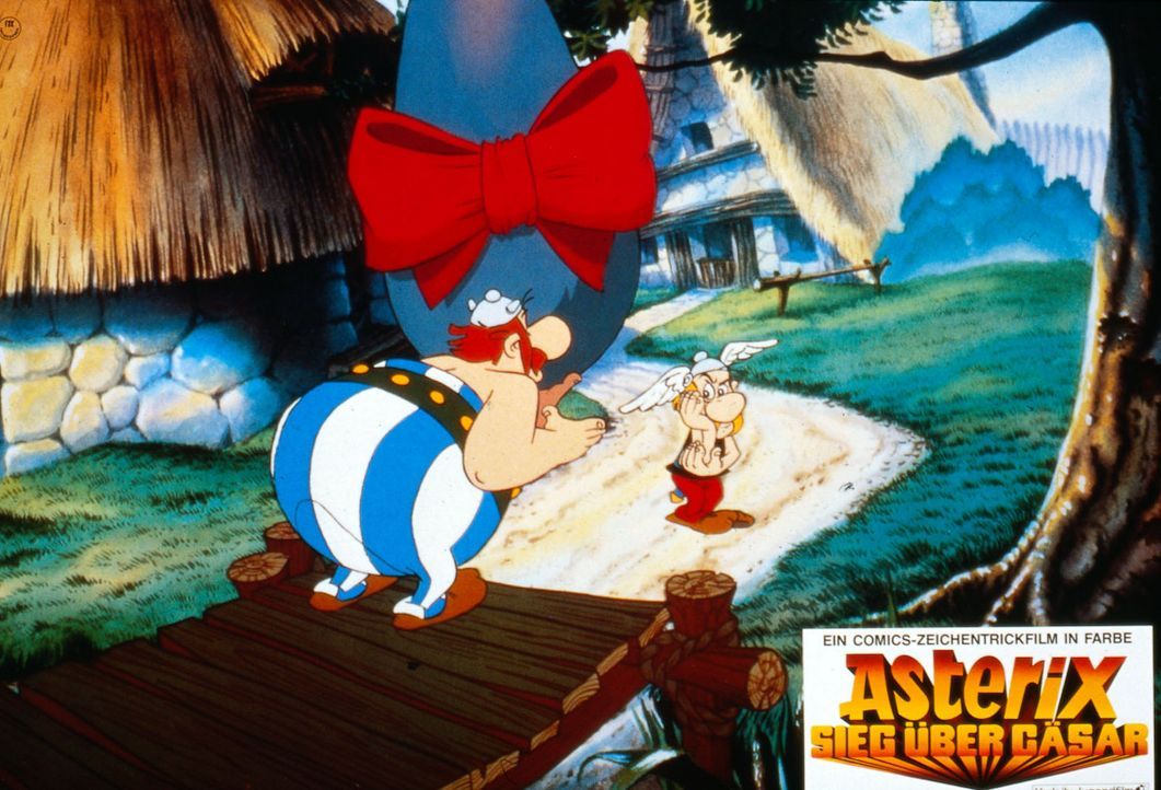Obelix (l.) hat sich in Falbala verliebt. Er möchte seiner Angebeteten einen Hinkelstein schenken. Asterix (r.) hält das für keine gute Idee ... - Bildquelle: Jugendfilm-Verleih GmbH