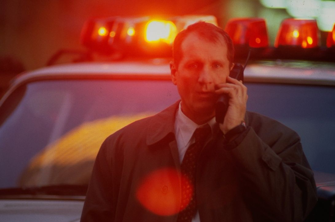 Detective Paulie Sellitto (Ed O'Neill) verfolgt gemeinsam mit seinen Kollegen des New Yorker Polizeipräsidiums einen Fall, der eigentlich schon zu d... - Bildquelle: Universal Studios International B. V.