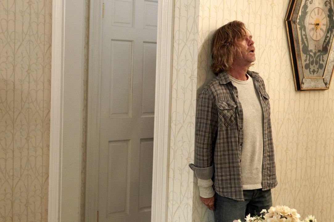 Um am Abend nicht zum Lehrergespräch zu müssen, täuscht Frank (William H. Macy) sogar eine Schulphobie vor ... - Bildquelle: 2010 Warner Brothers