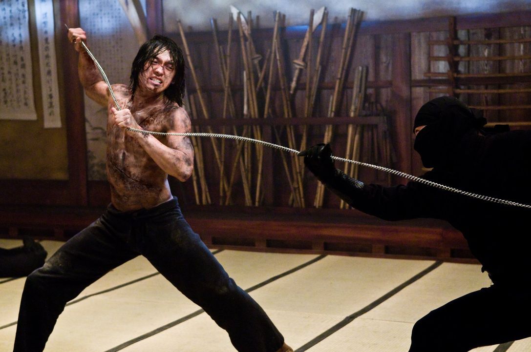 Zwischen Raizo (Rain) und Takeshi entbrennt ein Kampf auf Leben und Tod ... - Bildquelle: 2009 Warner Brothers