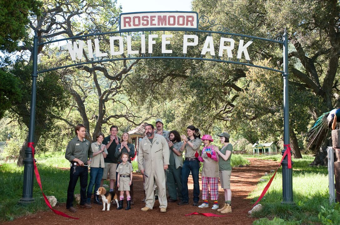 Der Rosemoor Wildlife Park wird eröffnet: (v.l.n.r.) Benjamin (Matt Damon), Dylan (Colin Ford), Duncan (Thomas Haden Church), Kelly (Scarlett Johans... - Bildquelle: 2011 Twentieth Century Fox Film Corporation. All rights reserved.