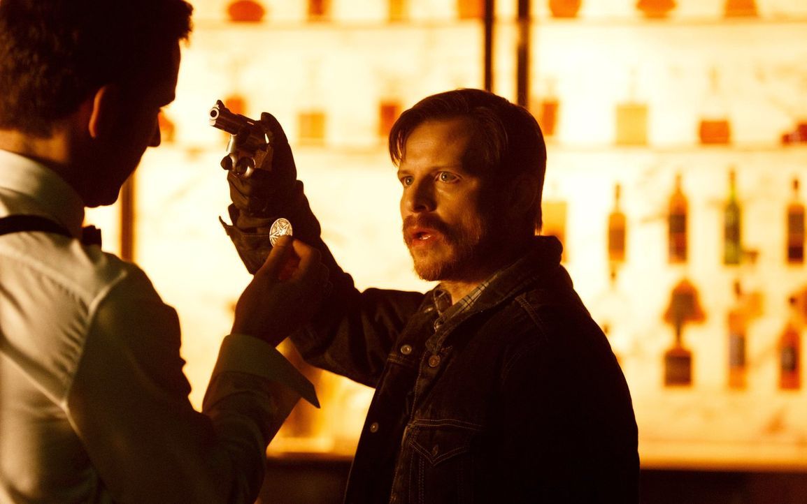 Malcolm (Kevin Rankin) fasst einen Plan, um Lucifer aus dem Weg zu räumen, bei dem jedoch Dan gar nicht gut weg kommt ... - Bildquelle: 2016 Warner Brothers