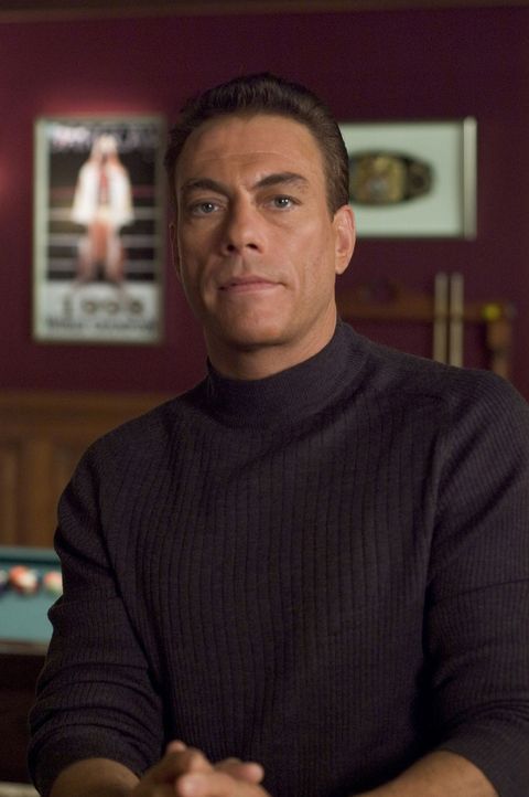 Der Elitekämpfer Phillip Sauvage (Jean-Claude Van Damme) war drei Jahre im Krisengebiet im Mittleren Osten stationiert. Zurück in den Staaten, erw... - Bildquelle: Sony Pictures Television International