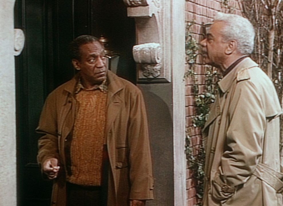 Cliff (Bill Cosby, l.) dankt seinem Vater Russell (Earle Hyman, r.), dass dieser ihn vom Krankenhaus nach Hause gefahren hat. - Bildquelle: Viacom