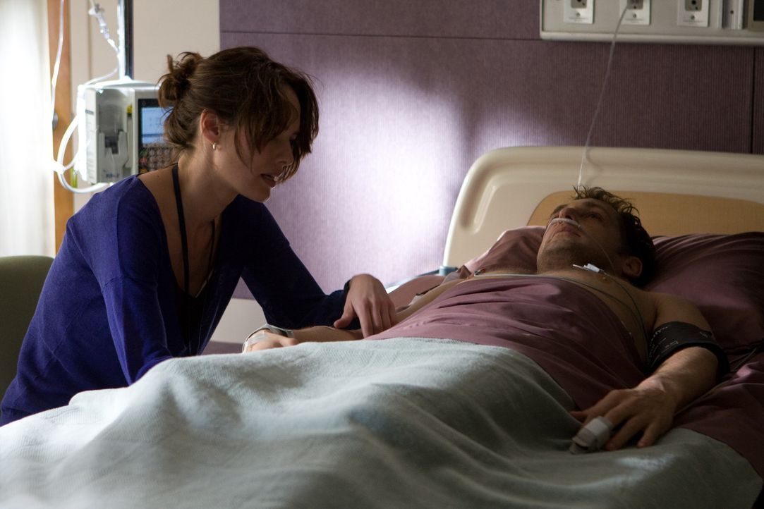 Kinderärztin Elizabeth Clemson (Lena Headey, l.), dass Terry (Josh Lucas, r.) mit dem Spenderherzen ein neues und langes Leben führen kann. Doch b...