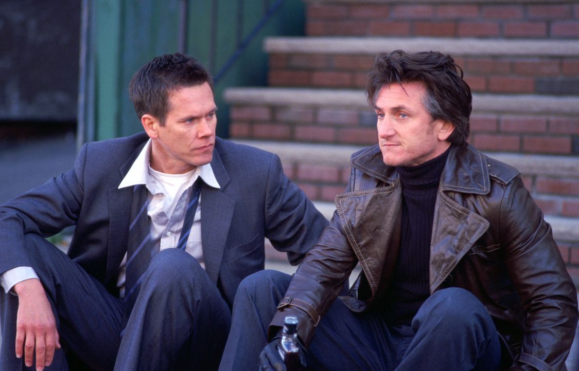Wohin mit der Last der Vergangenheit, die die Last der Gegenwart ist?: Jimmy (Sean Penn, r.) und Sean (Kevin Bacon, l.) ... - Bildquelle: Warner Bros. Pictures