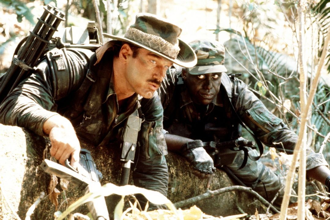 Blain (Jesse Ventur, l.) und Mac (Bill Duke, r.) sind auf den Spuren des Predators. - Bildquelle: 20th Century Fox Film Corporation