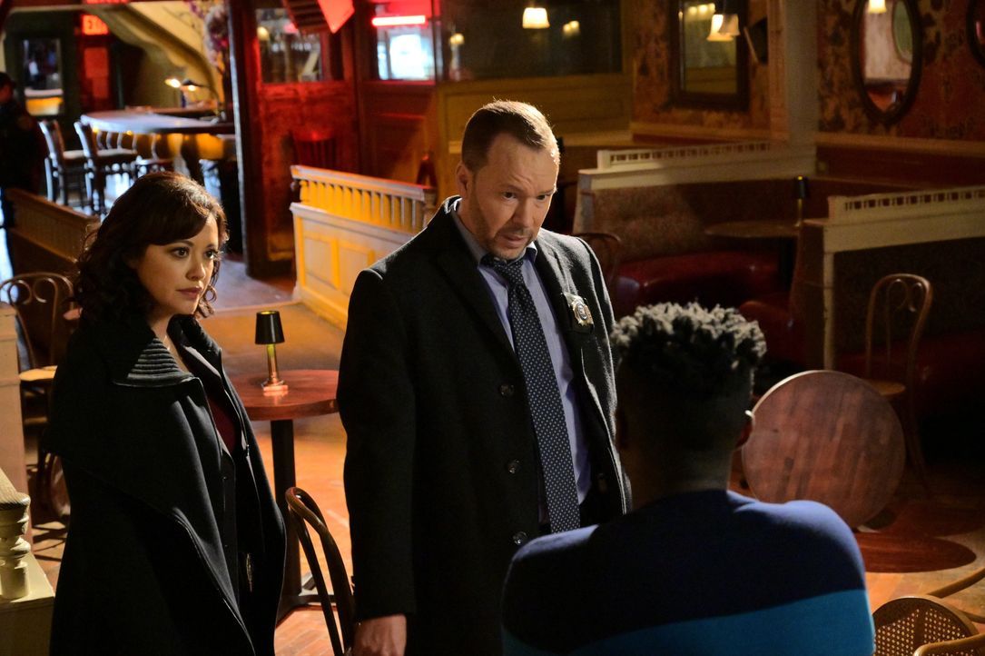 Maria Baez (Marisa Ramirez, l.); Danny Reagan (Donnie Wahlberg, r.) - Bildquelle: John Paul Filo 2021 CBS BROADCASTING INC. All Rights Reserved. / John Paul Filo