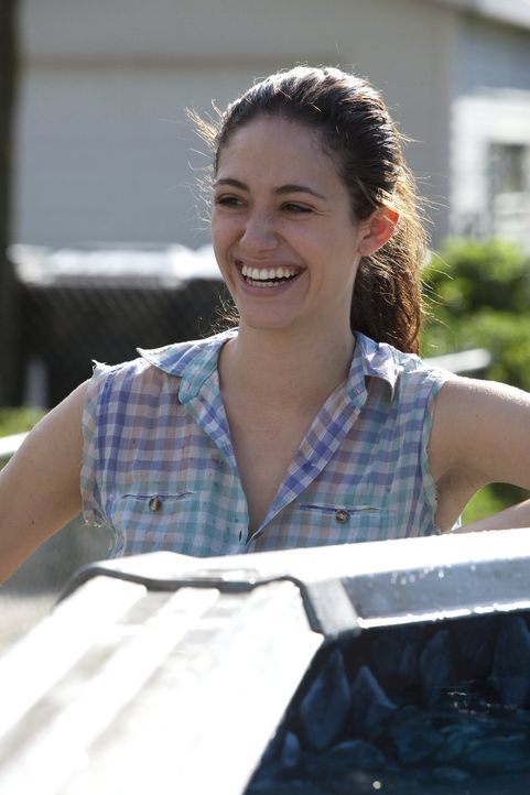 Ahnt nicht, dass der Sommerspaß am Pool von Craigs Ehefrau unterbrochen wird: Fiona (Emmy Rossum) ... - Bildquelle: 2010 Warner Brothers